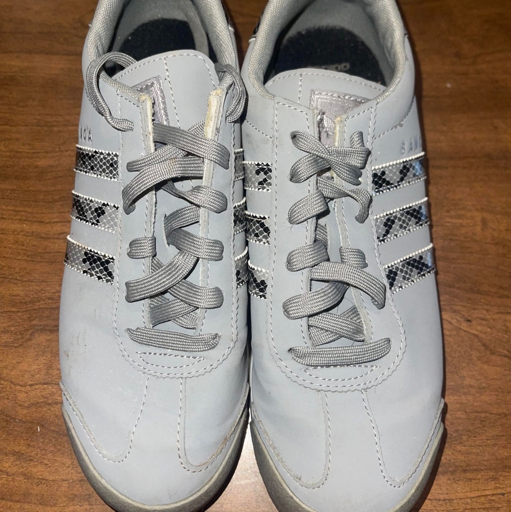 Adidas Samoa women's shoes size 6 EUC